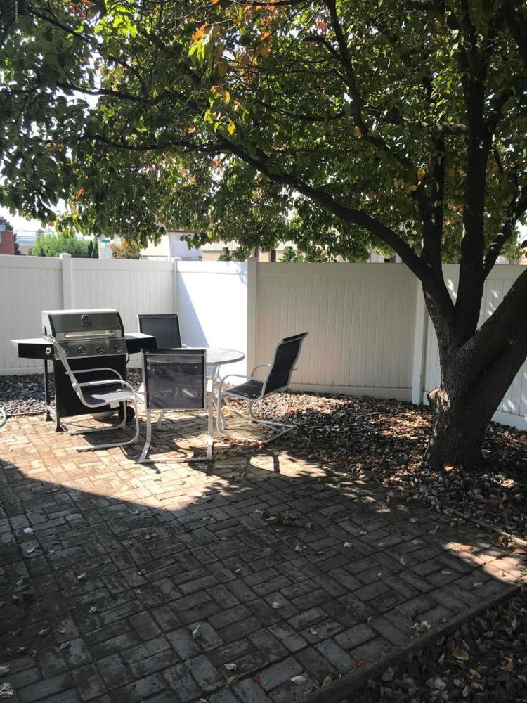 201 E 2nd St, Grandview, WA 98930